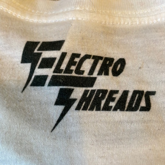 Electro Threads 🕉 OM tee - Picture 5 of 5